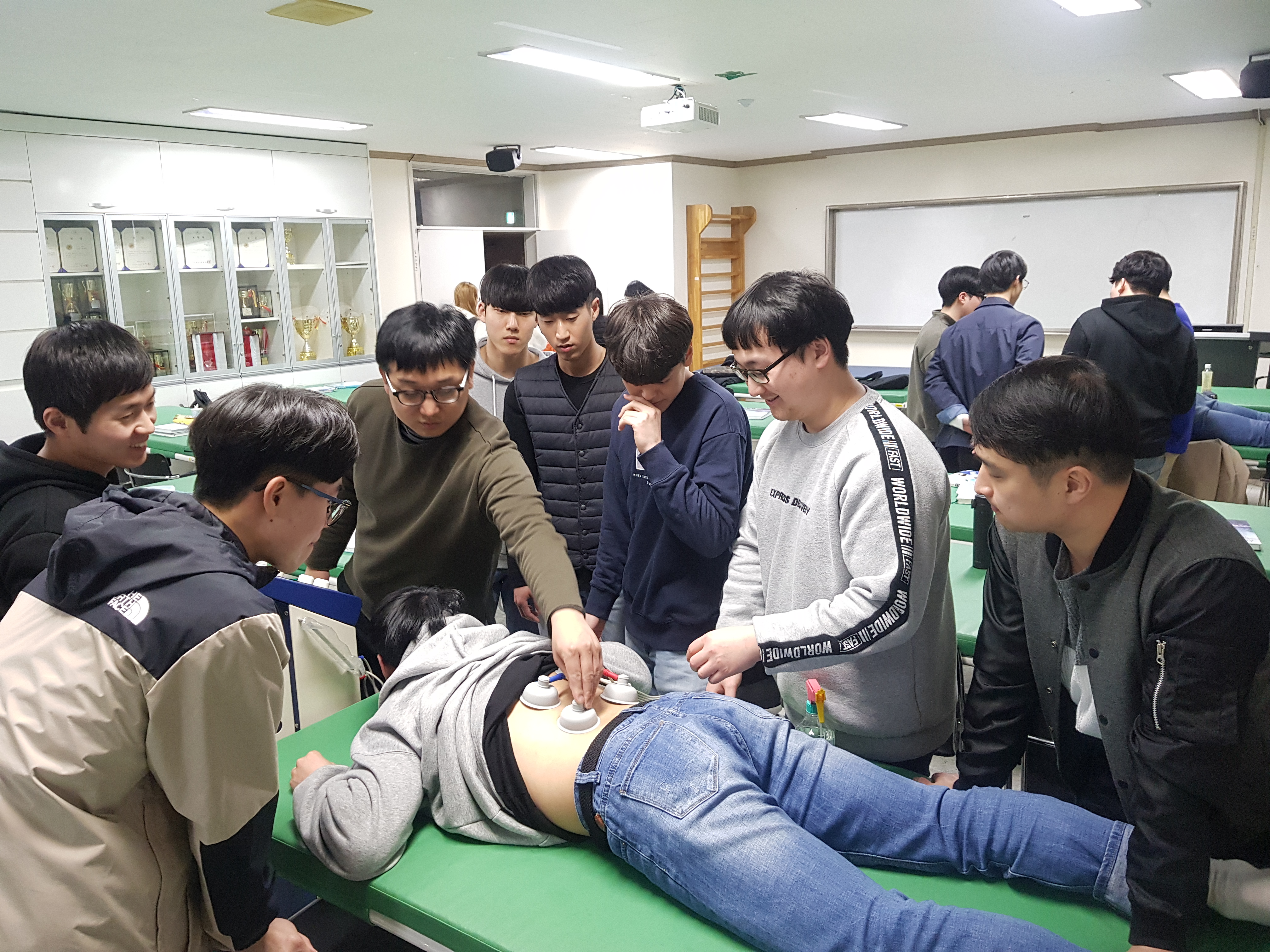 전기치료 실습 중